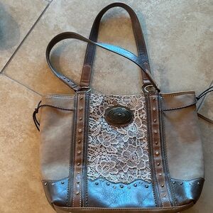 Justin conceal carry tote bag